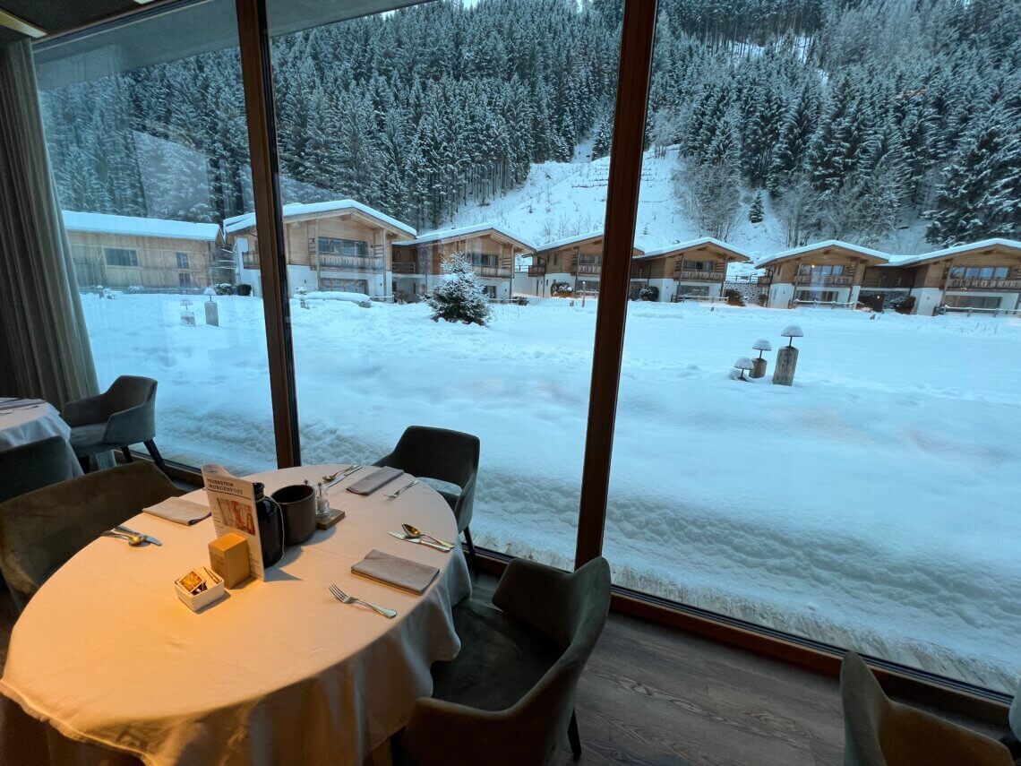 Vanuit onze tafel hebben we mooi uitizcht op het resort! 