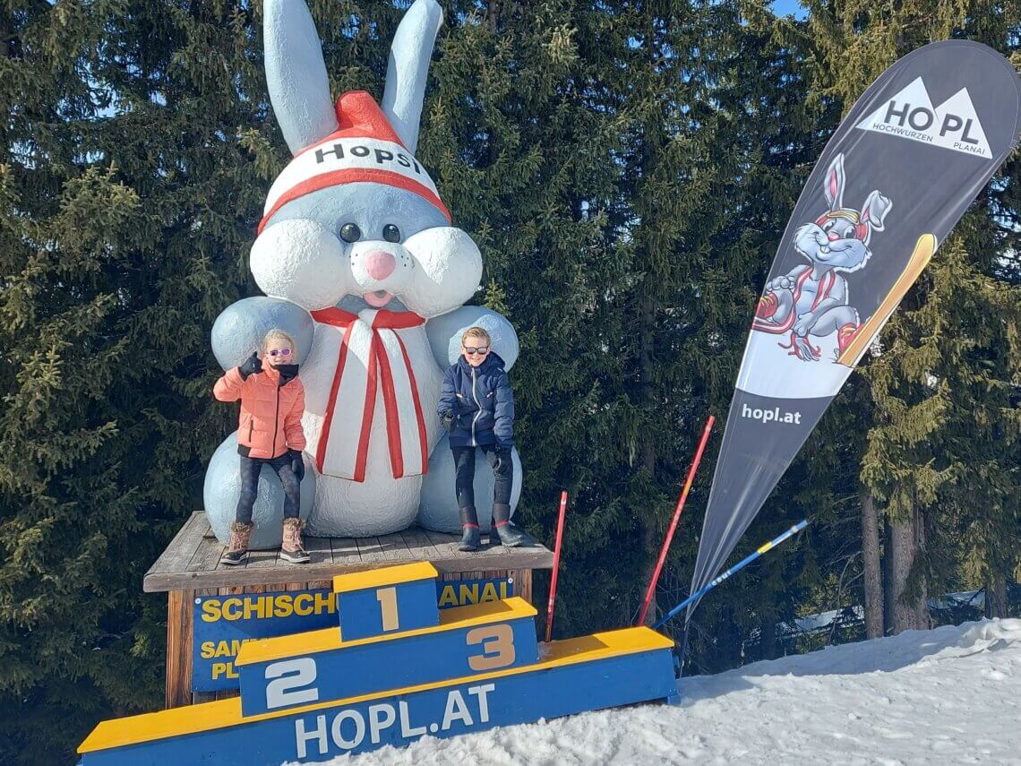 Het verzamelpunt van de Hopl skischool op Planai