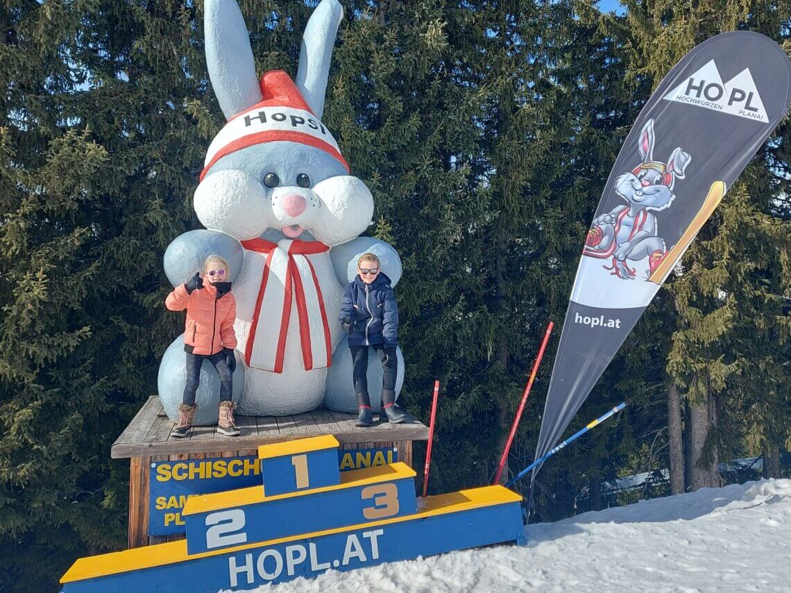 Het verzamelpunt van de Hopl skischool op Planai