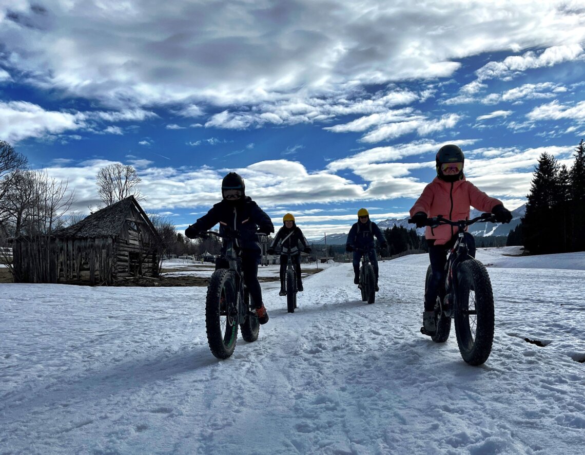 Op onze E-Fatbikes door de sneeuw