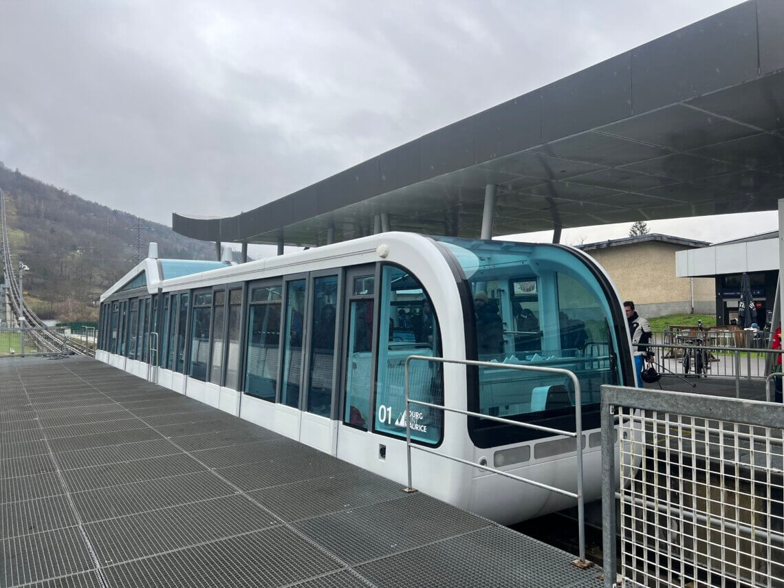 De funicular brengt ons in 7 minuten vanuit Bourg Saint Maurice omhoog.