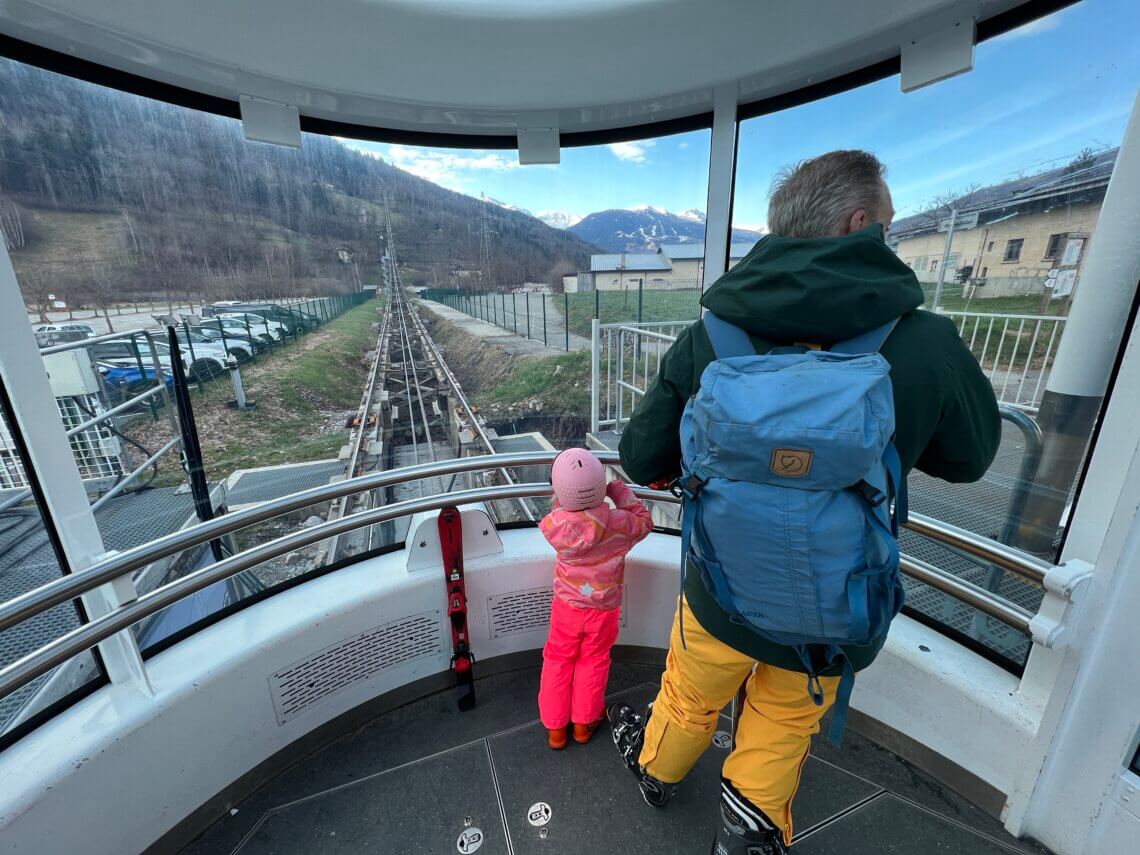 Eerst weer met de funicular omhoog naar Les Arcs, dat werkt perfect! 