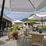 Heerlijk genieten op het terras van Glamping Boutique Lago Idro.