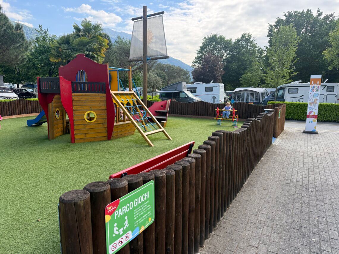 Het tweede speeltuintje op de camping is vooral leuk voor kleine kids.