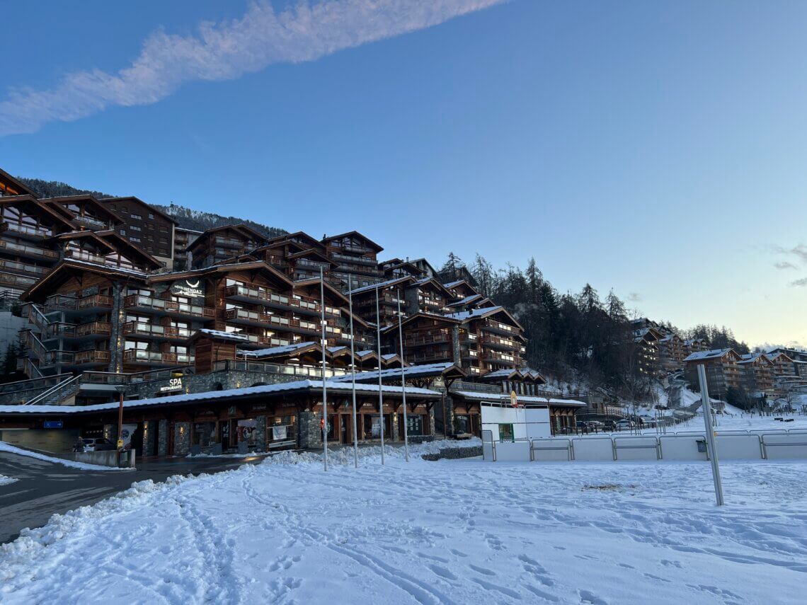 Hotel Nendaz 4 Vallées & Spa is een groot hotel in Nendaz in Zwitserland.
