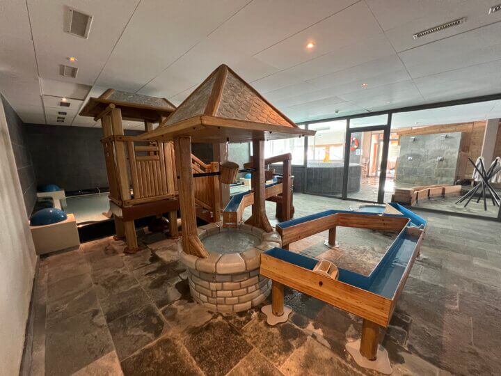 Hotel Nendaz 4 Vallees & Spa heeft ook een prachtig zwembad met apart peutergedeelte.