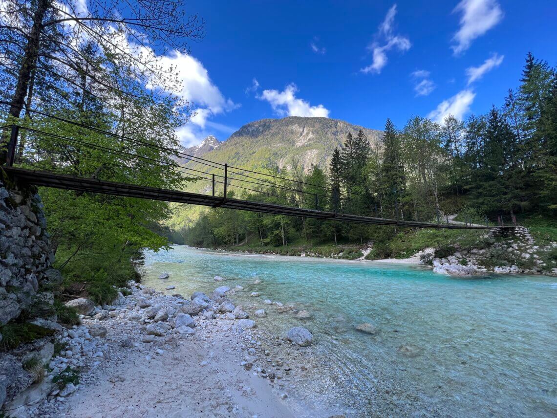 Het prachtige blauwe water bij Velika Korita Soče.