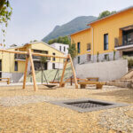 Het 'dorpsplein' met speeltuin. © Foto: Reka