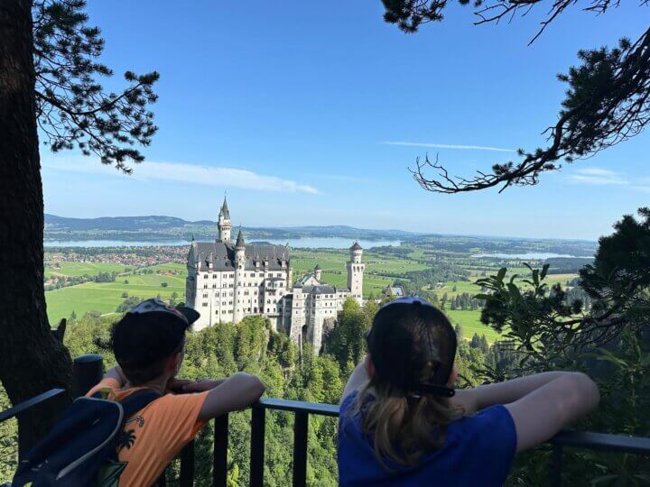 Net iets verder dan de Marienbrücke genieten we van een prachtig uitzicht.