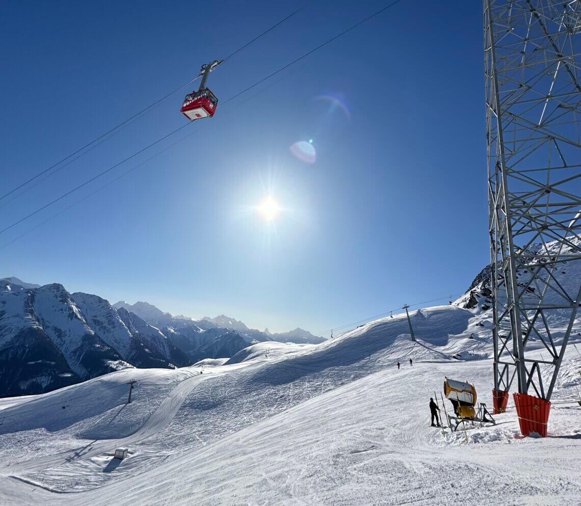 Aletsch Arena, gelegen in Valles. De rode gondel brengt je naar het hoogste punt.
