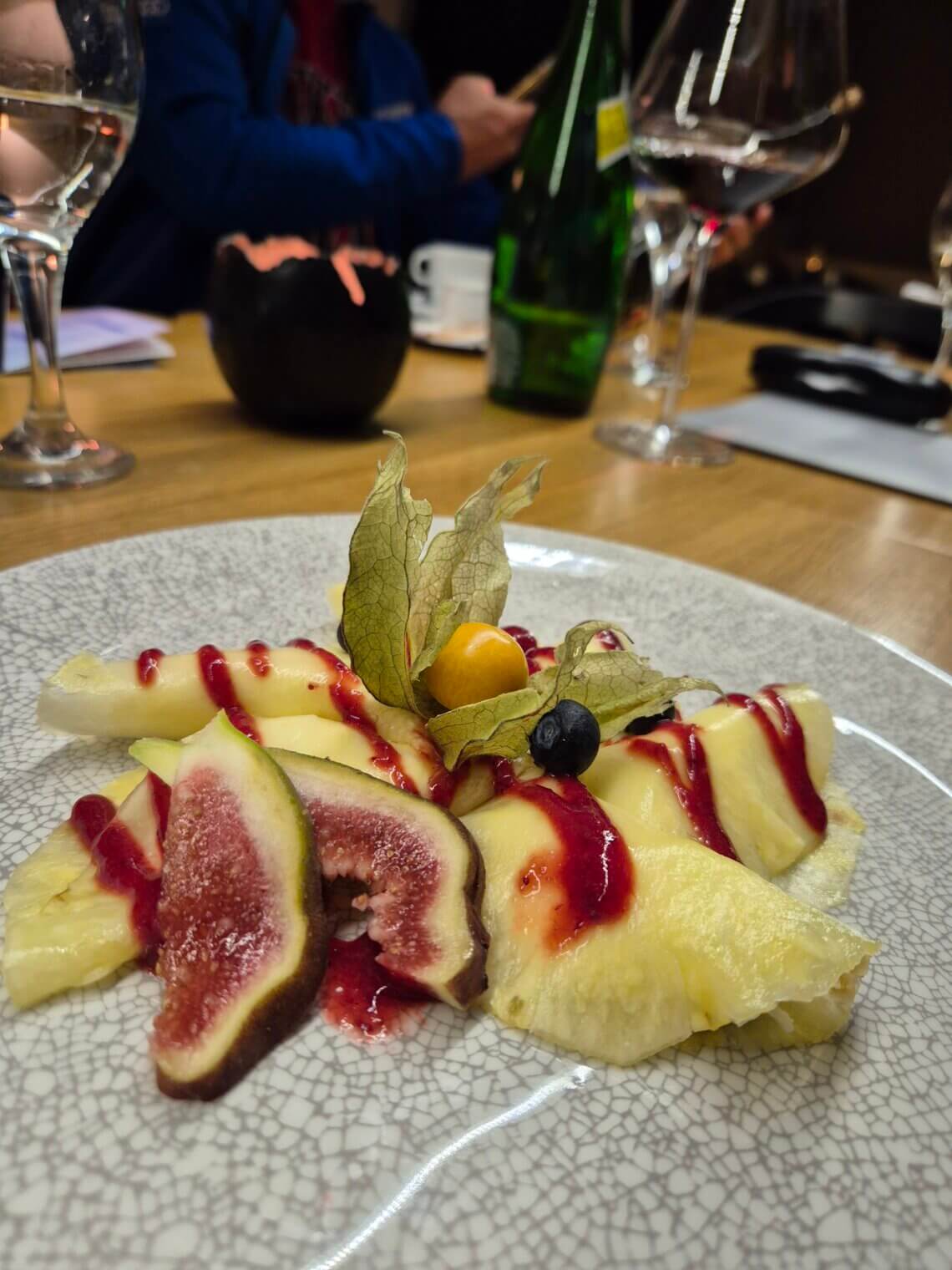ananas ravioli met mascarpone en aardbeiensaus