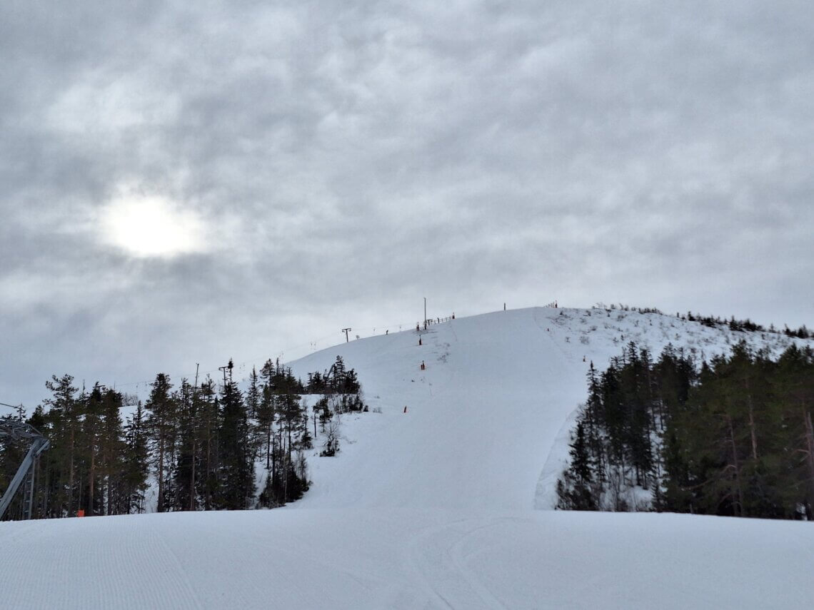 Skigebied Stöten heeft een mooie variatie van pistes, van makkellijke blauwe tot ook zwarte pistes. 