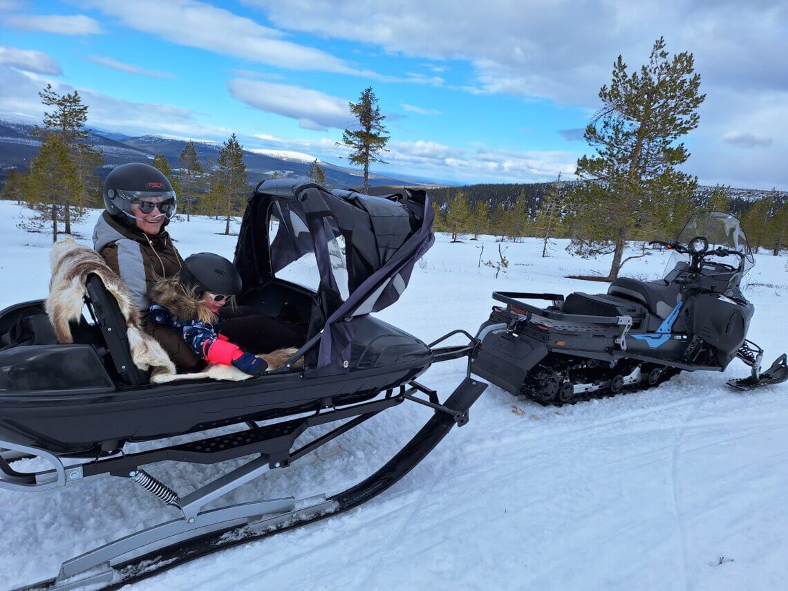 Samen op sneeuwscootersafari! 