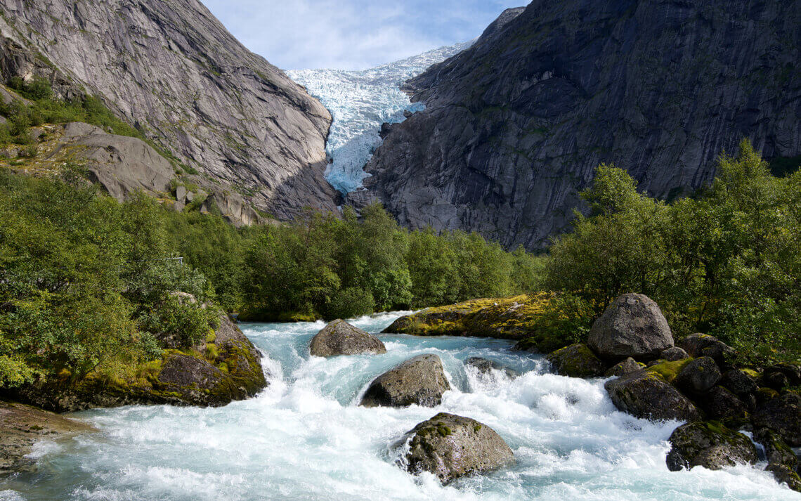 Maak een dagtochtje naar de Briksdalgletsjer vlakbij Stryn