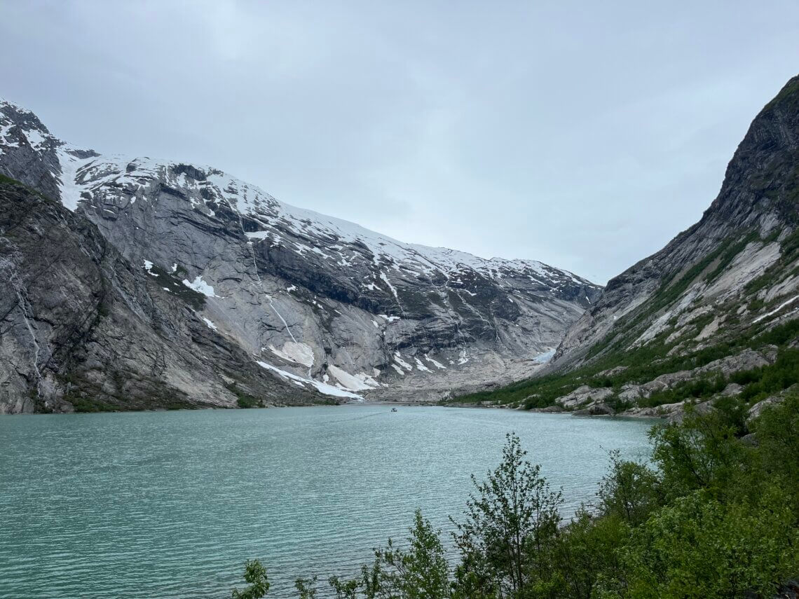 Met het motorbootje naar de gletsjer Nigardsbreen
