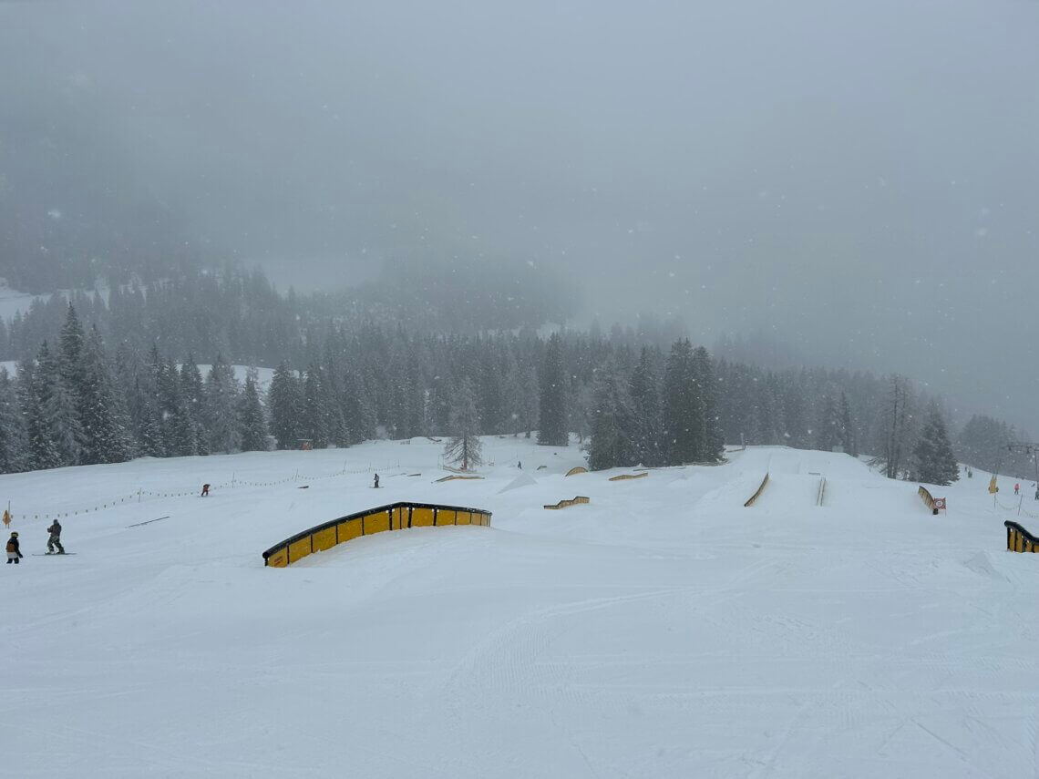 Nu bedekt met veel sneeuw, maar hier ligt het funpark! 