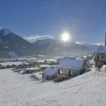 In de winter ligt het resort meteen aan de skipiste en gondel!