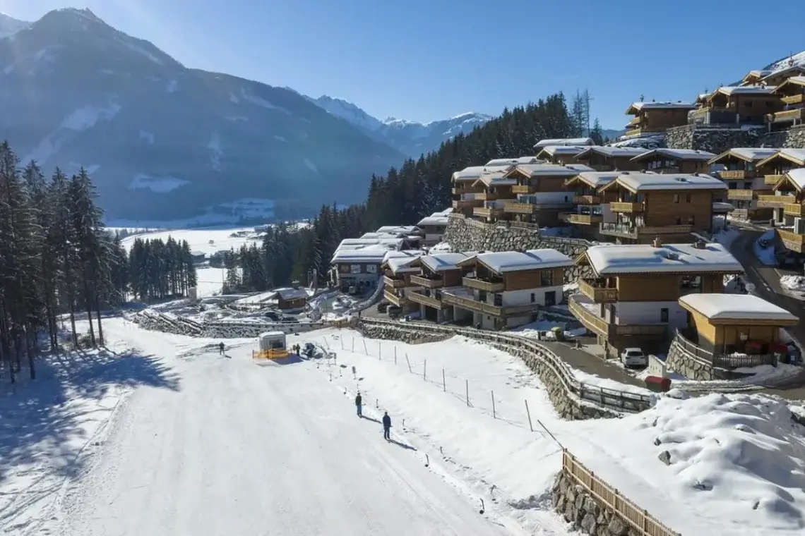 In de winter ligt de skipiste vlak naast het park!