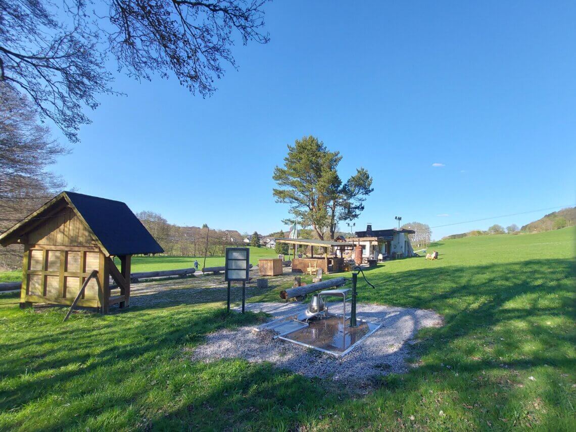De Pön Hütte met daarbij een kleine waterspeelplek