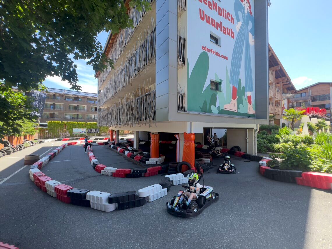 Bij dit kinderhotel in Maria Alm is zelfs een mini kartbaan!
