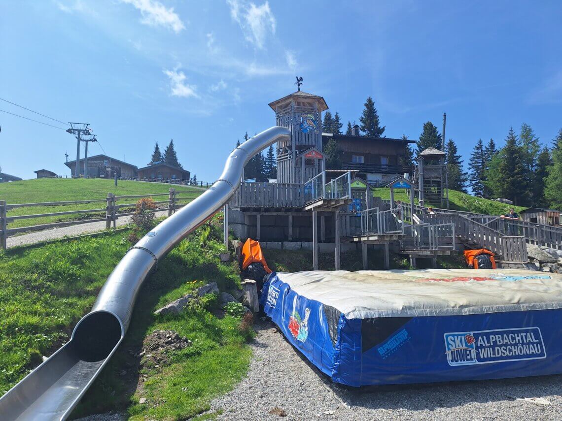 Het enorme springkussen bij  Lauserland.