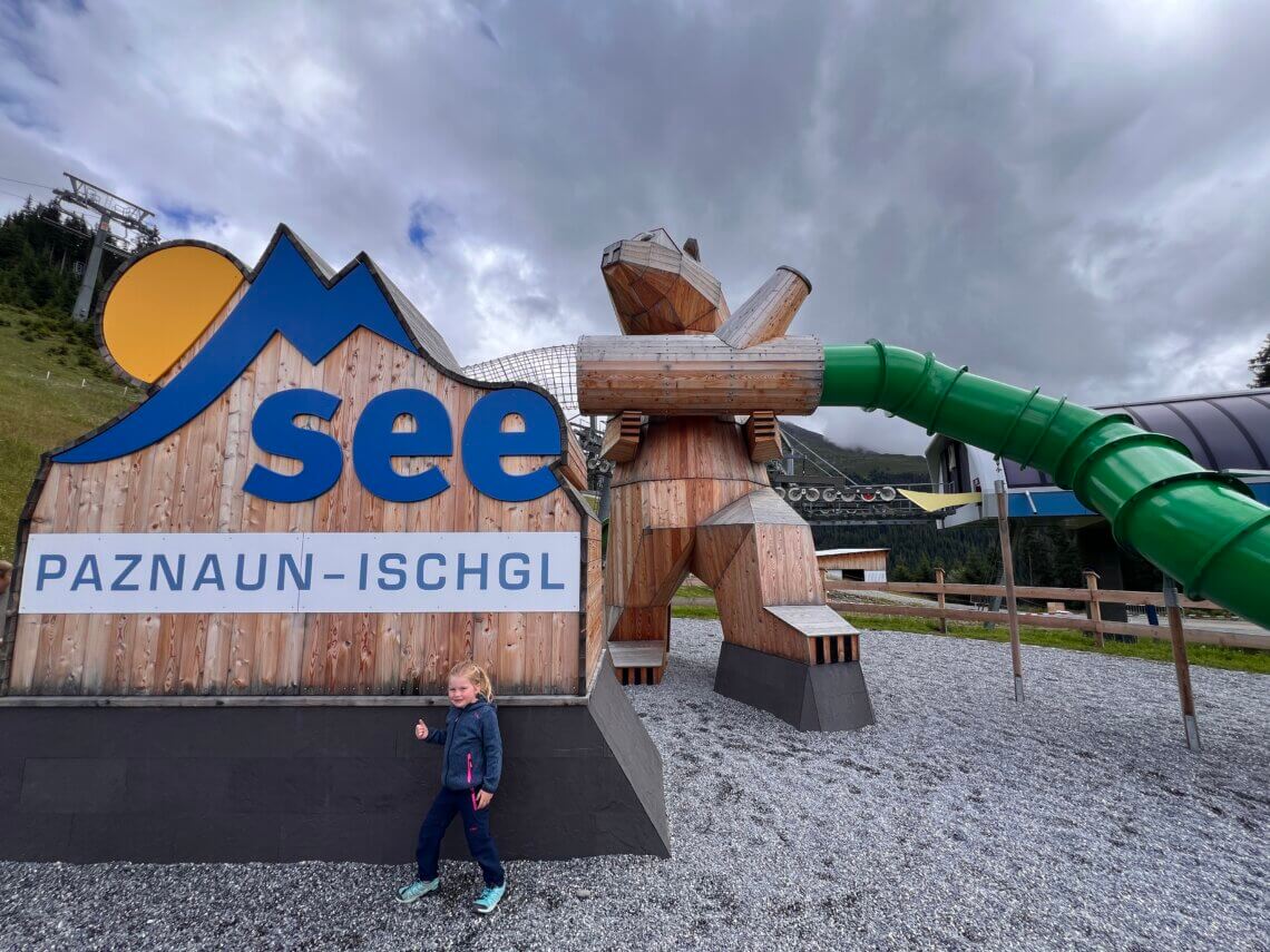 Bovenop de berg in See ligt Seebis Bärenwelt