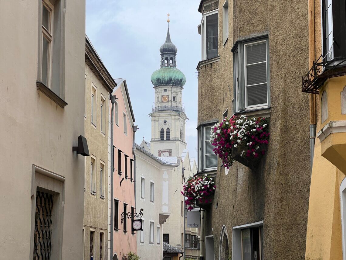 Hall-Wattens, een prachtige historische stad vlakbij Innsbruck.
