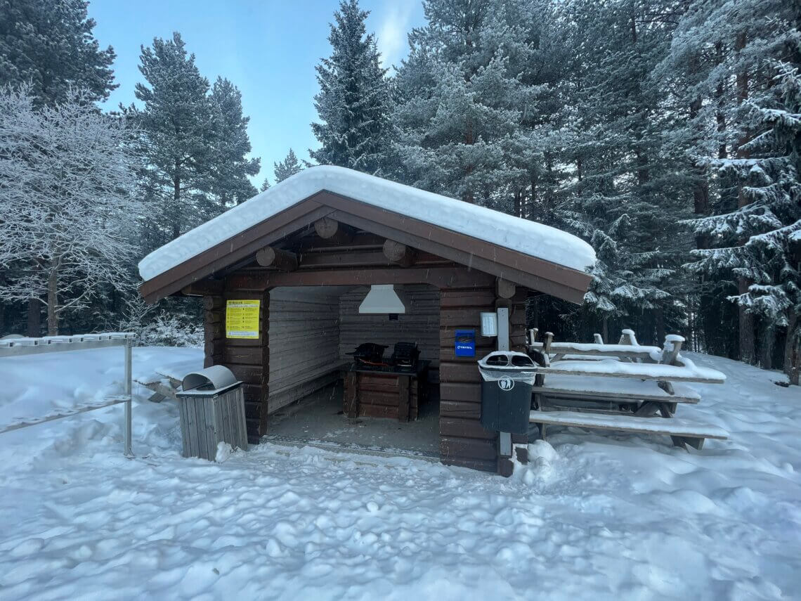 Een grillhutje langs de piste in Trysil.