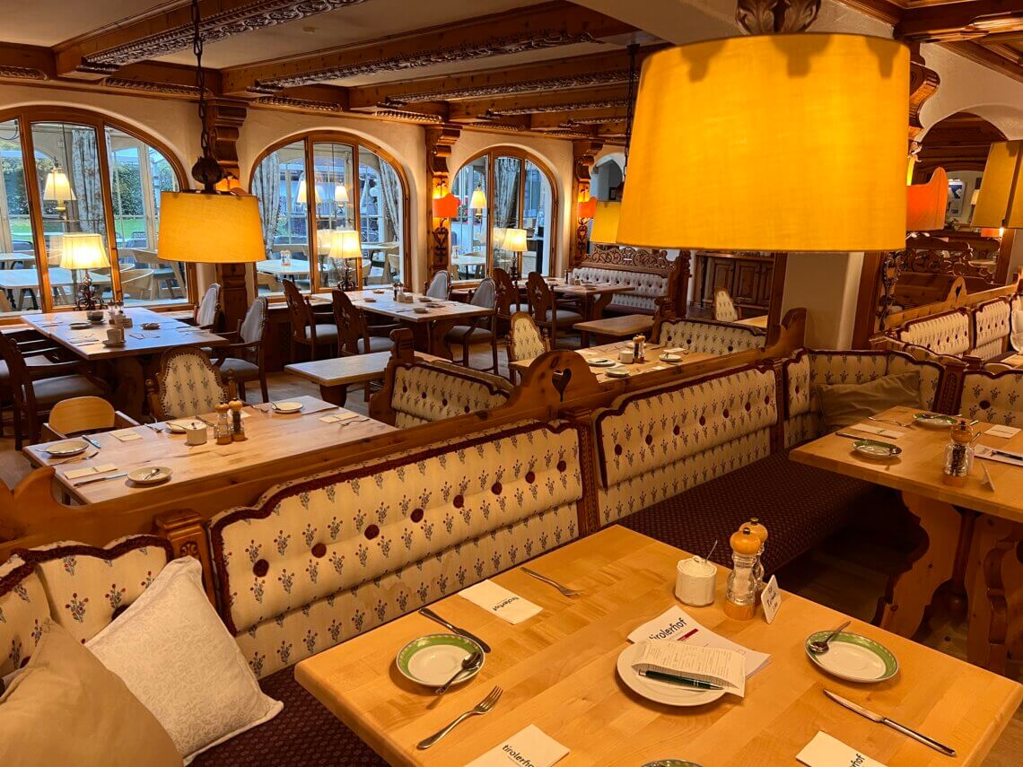 Een warme, gezellige en typische Oostenrijkse inrichting.