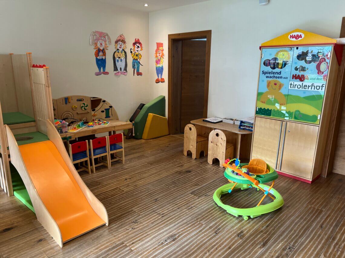 Bij Tirolerhof Ehrwald is kinderopvang vanaf 6 maanden.
