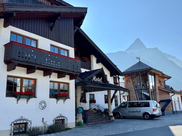Tirolerhof Ehrwald is een kleinschalig familiehotel in Tirol, Oostenrijk.