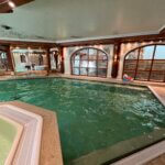 Tirolerhof Ehrwald heeft een fijn binnenzwembad en nog een buitenzwembad in de zomer.