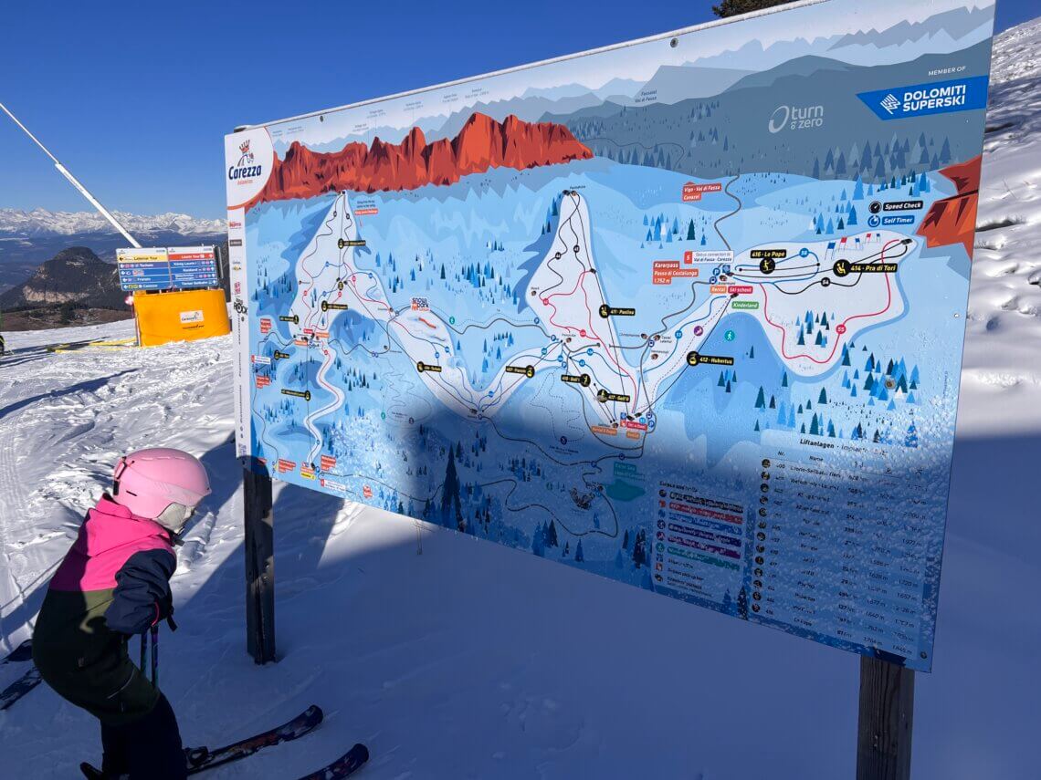 Familie skigebied Carezza in de Dolomieten.