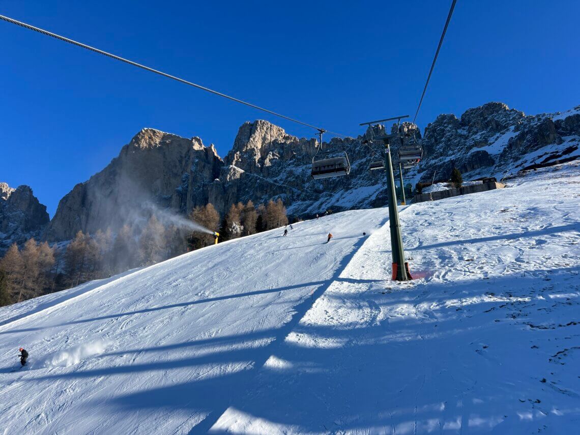 Met de stoeltjeslift helemaal omhoog, kijk hoe rustig het is!