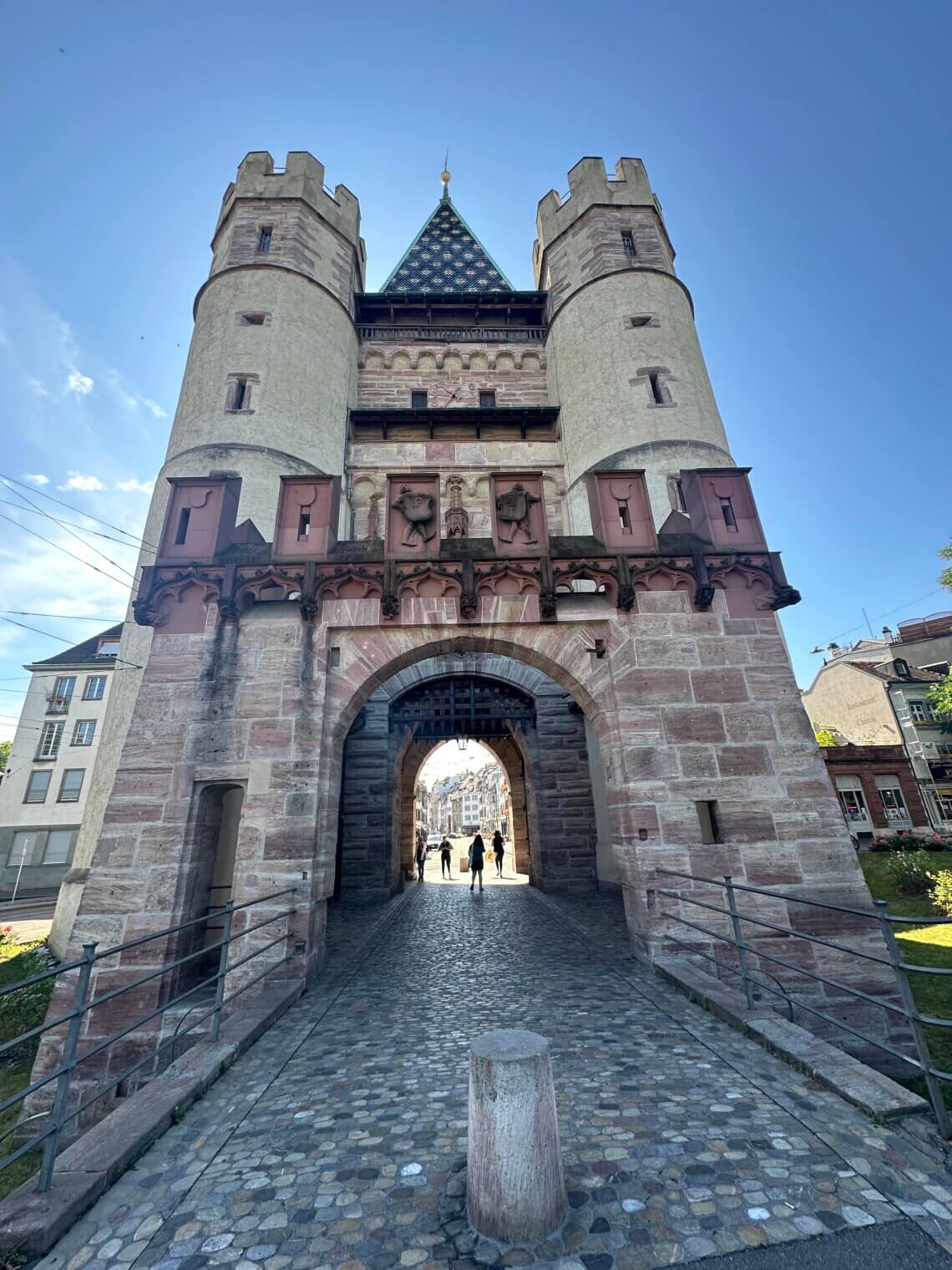 De Stadspoort Spalentor, een mooie start om de stadswandeling te beginnen