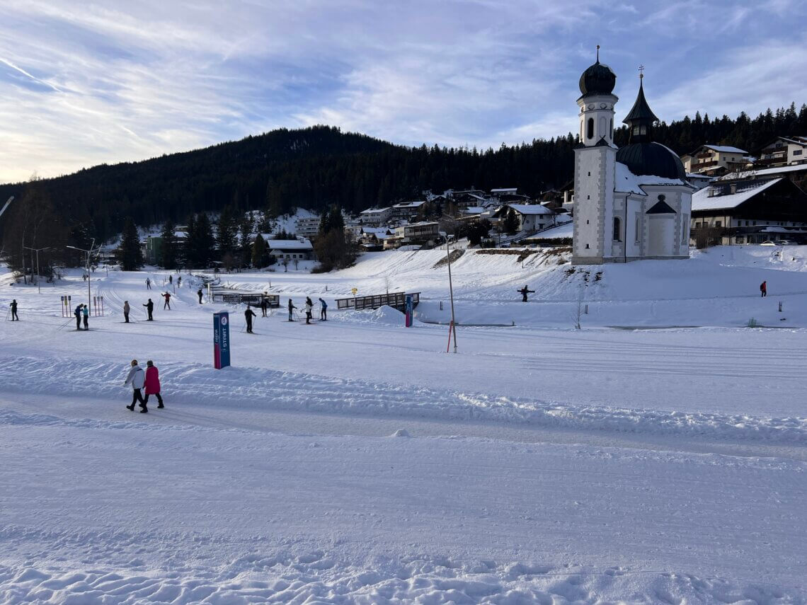 Seefeld is in de winter zeker een bezoek waard, rondom de Seekirche zijn tal van winteracitiviteiten.