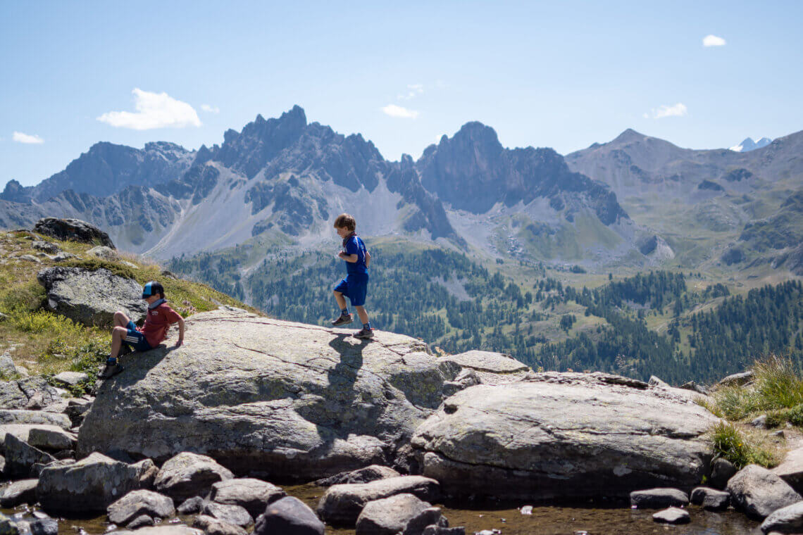 Klimmen over de stenen in Vallee de la Claree