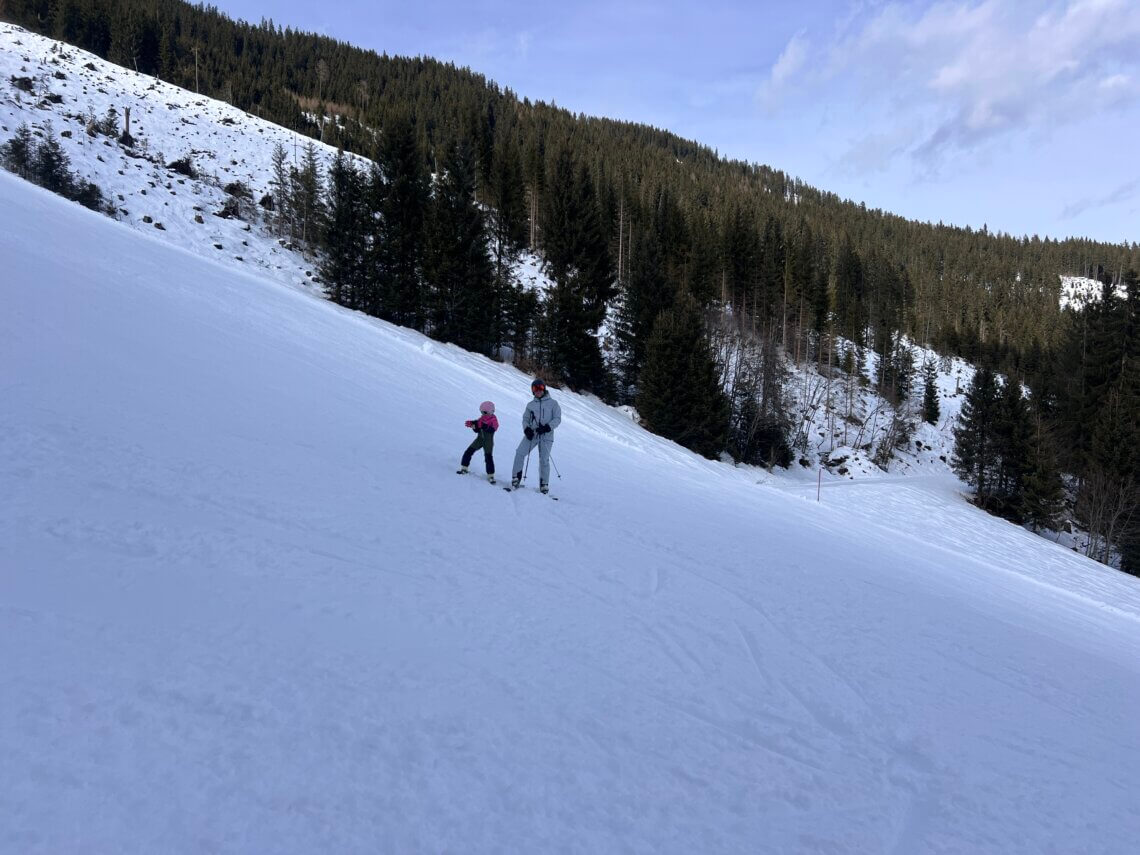 Vanaf daar skiën tot aan het middenstation, je kunt ook naar het dal skiën, met 7,5 km de langste van het Zillertal.