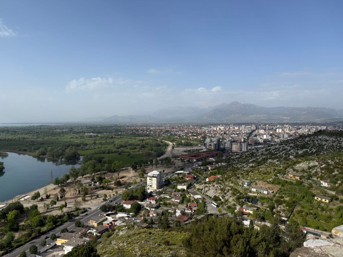 Uitzicht vanaf het Rozafa kasteel in Shkodër