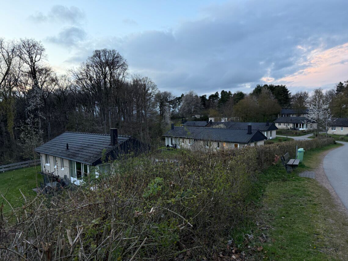 Aan de bosrand heb je meer privacy maar zit je wel iets verder van faciliteiten.