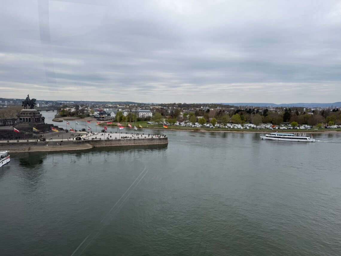 Koblenz, waar de Rijn en Moezel samenkomen.