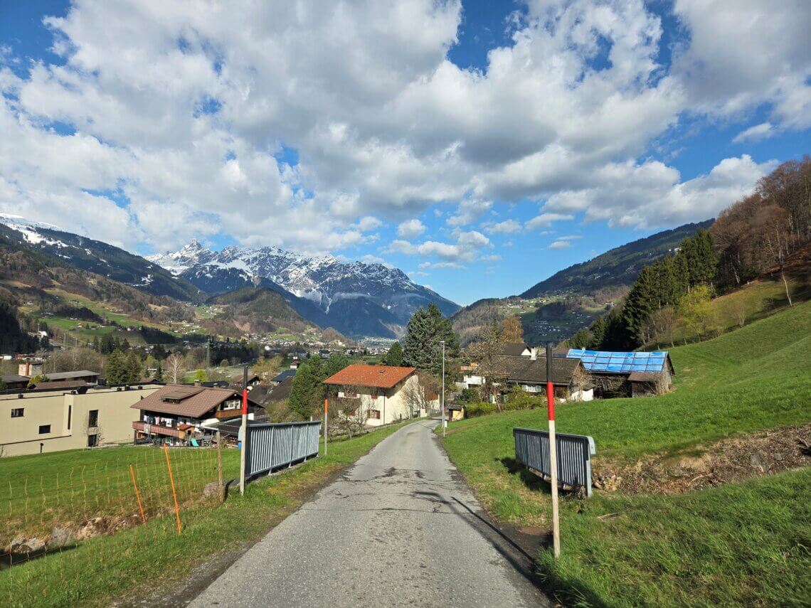 De weg van en naar het appartement