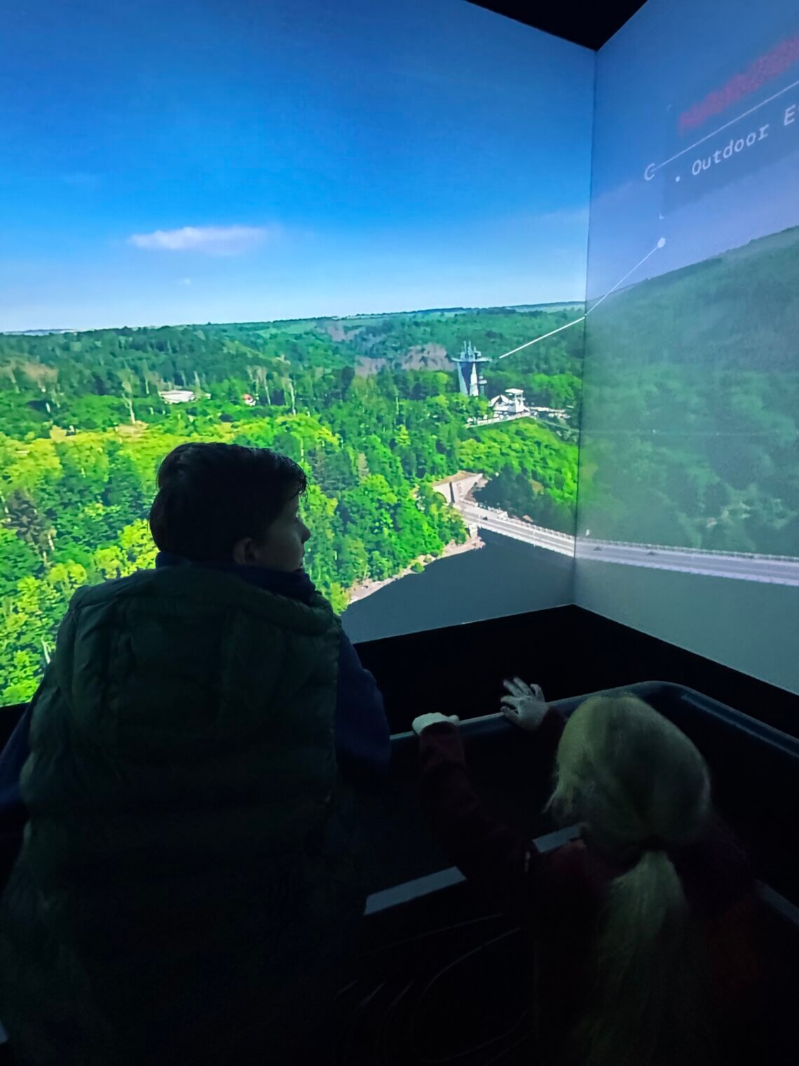 De 5-D Kino bij Harzdrenalin laat het verhaal van de stuwdam en activiteiten zien.
