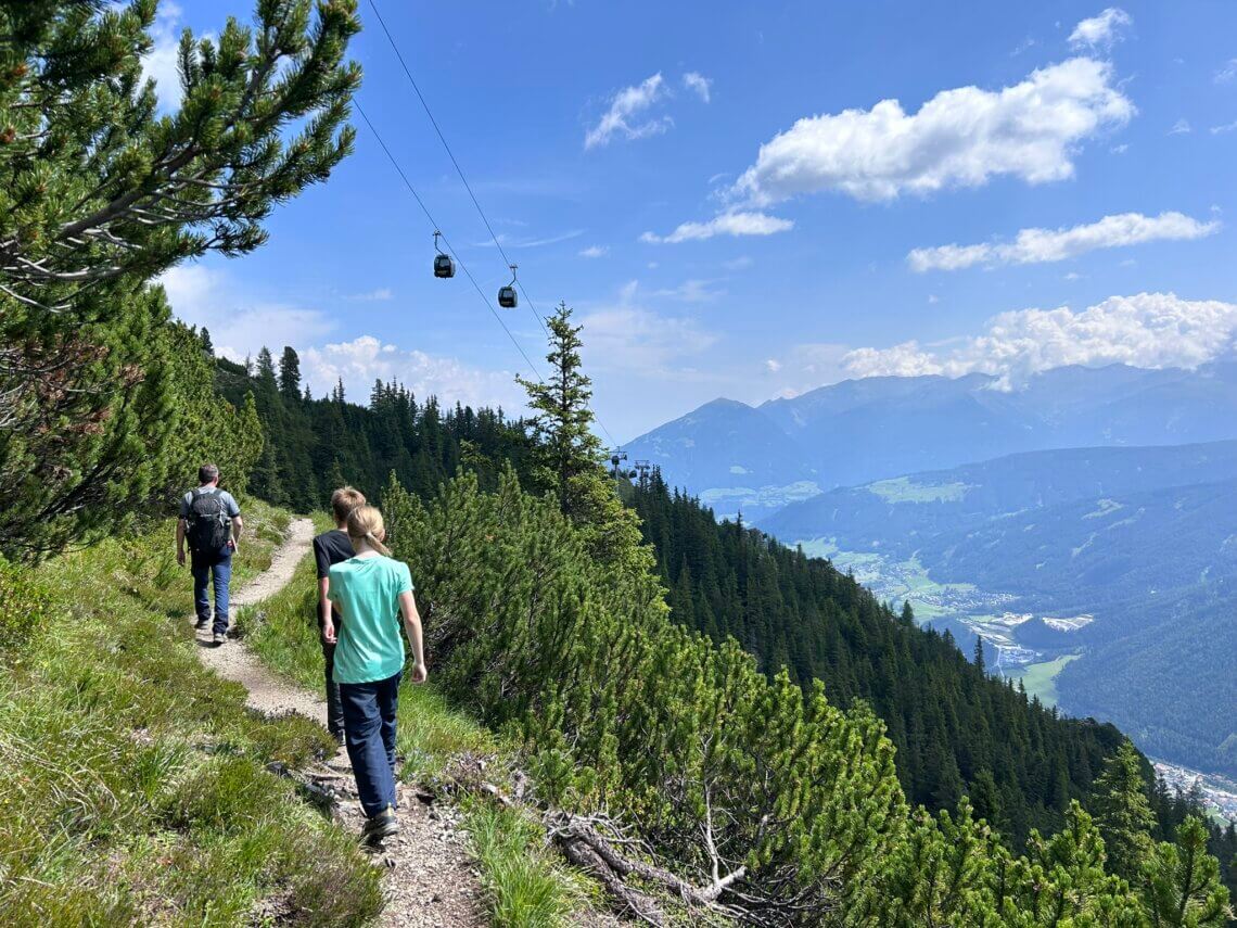 Wandelen met prachtig uitzicht over de Panoramaweg