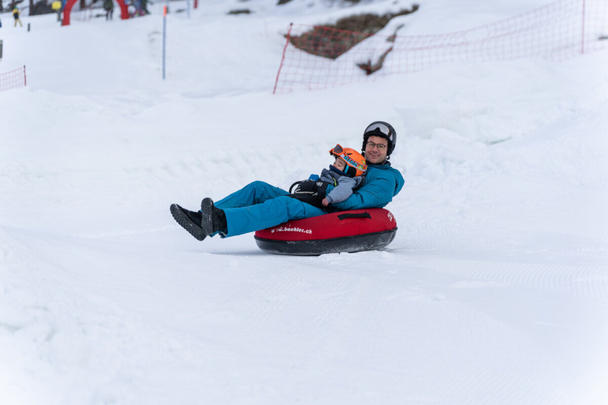 Snowtuben in Saas-Almagell