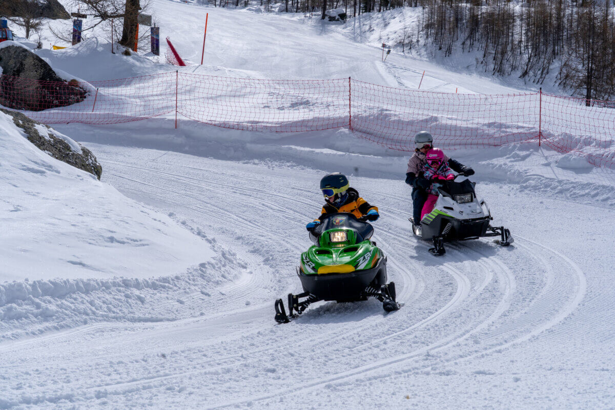 Sneeuwscooters voor kids in Saas-Almagell